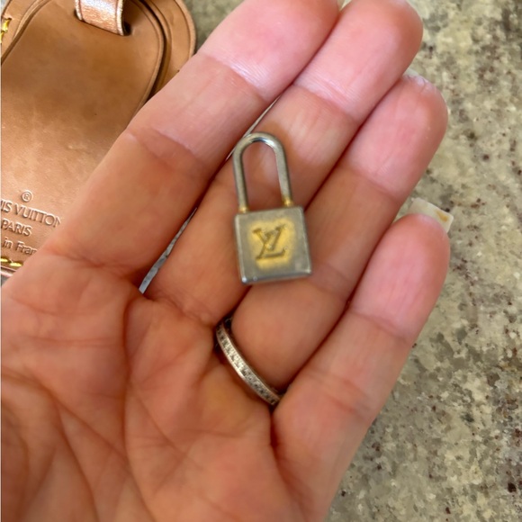 Louis Vuitton Authentic Vachetta Leather Luggage Tag and other accessories - Picture 6 of 7